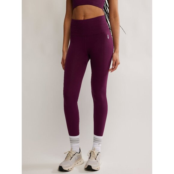🆕 FP MOVEMENT Good Karma Leggings / Black Cherry - Picture 4 of 7